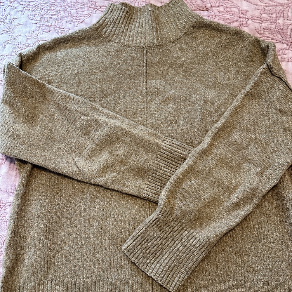 WORN ONCE | Women’s Comfy Turtleneck